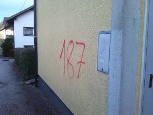 Beschmierte Hauswände in Ziegelhaiden