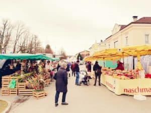 Marktstände in Oberndorf in der Untersbergstraße